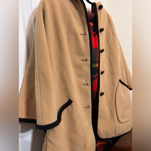 Vintage 100% Wool Reversible Cape - Tan & Plaid - Size Medium/Large - Picture 3 of 9